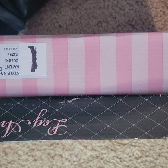 Women's boots from Lover's lane size 10 - like new with box - Picture 3 of 3